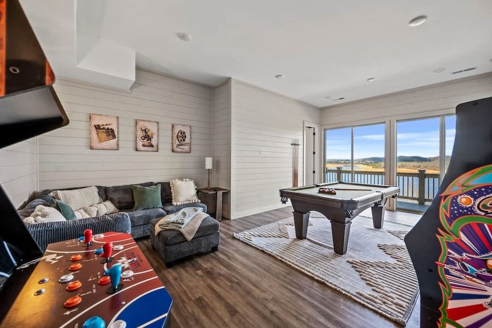 NEW Lake Cabin Sleeps 14 Indoor Pool Hot Tub Suite 28