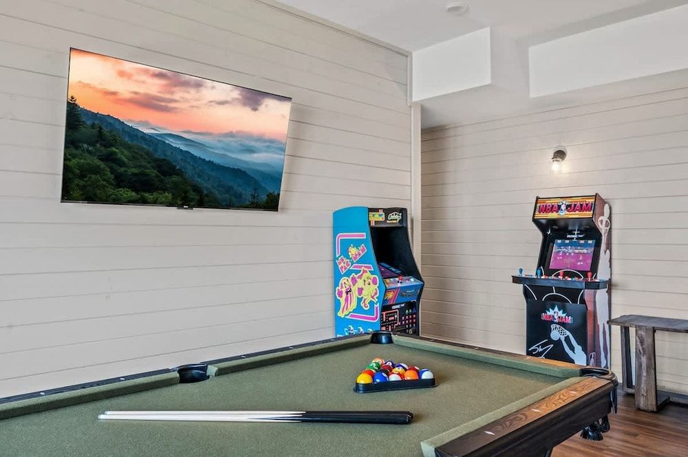 NEW Lake Cabin Sleeps 14 Indoor Pool Hot Tub Suite 27