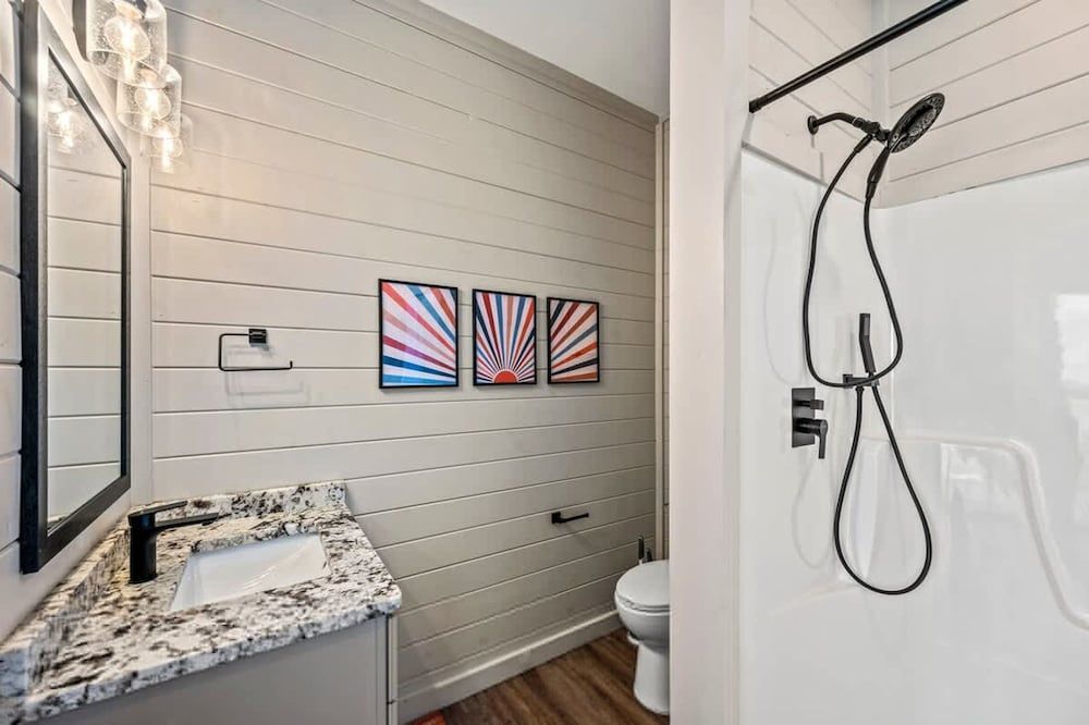 NEW Lake Cabin Sleeps 14 Indoor Pool Hot Tub Suite 40