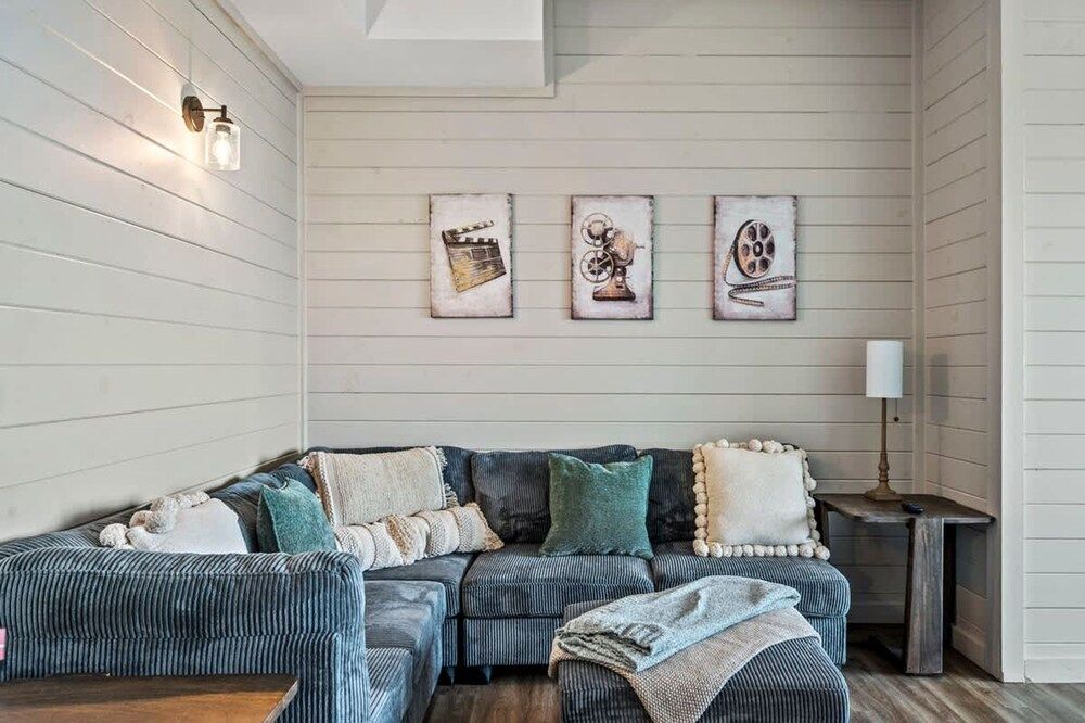 NEW Lake Cabin Sleeps 14 Indoor Pool Hot Tub Suite 29