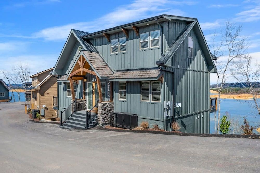 NEW Lake Cabin Sleeps 14 Indoor Pool Hot Tub Suite 46