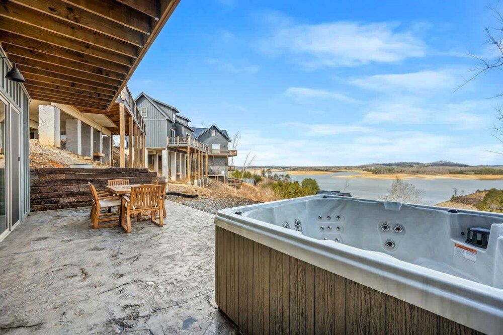 NEW Lake Cabin Sleeps 14 Indoor Pool Hot Tub Suite 44