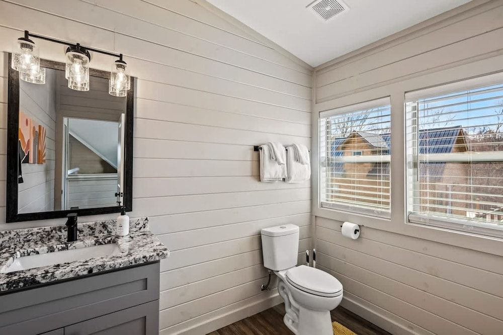 NEW Lake Cabin Sleeps 14 Indoor Pool Hot Tub Suite 22