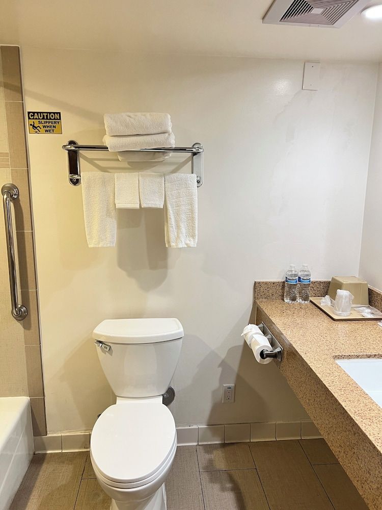 Alhambra Hotel Basic Room 12