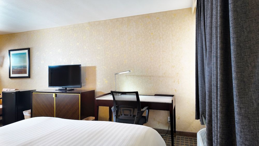 Alhambra Hotel Basic Room 2