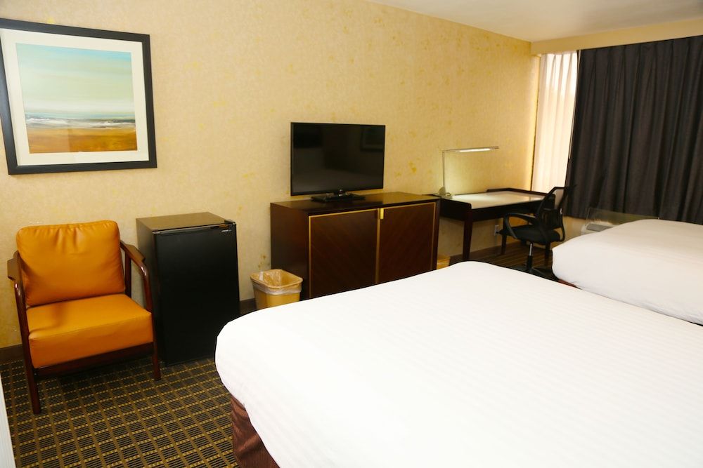 Alhambra Hotel Basic Room 3