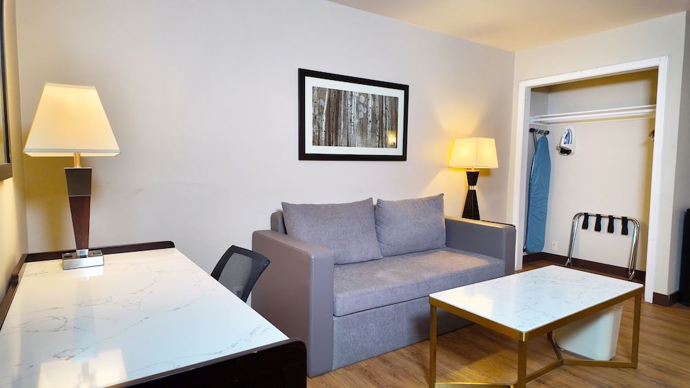 Alhambra Hotel Basic Studio Suite 2