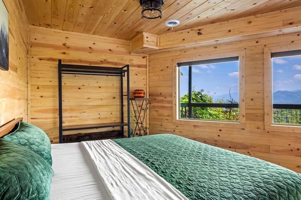 180 Views Sleeps 7 Private Hot Tub Full Kitchen Suite 12