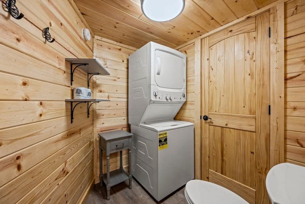 180 Views Sleeps 7 Private Hot Tub Full Kitchen Suite 21