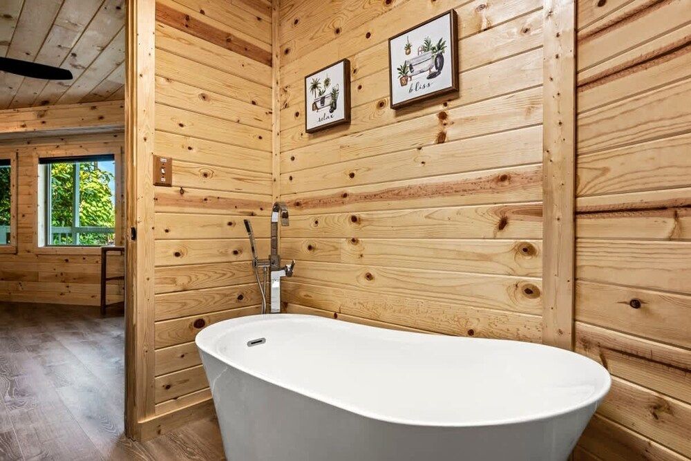 180 Views Sleeps 7 Private Hot Tub Full Kitchen Suite 22