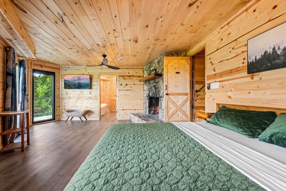 180 Views Sleeps 7 Private Hot Tub Full Kitchen Suite 9