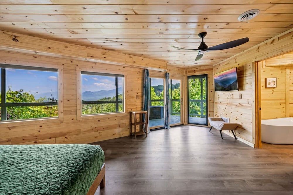 180 Views Sleeps 7 Private Hot Tub Full Kitchen Suite 13