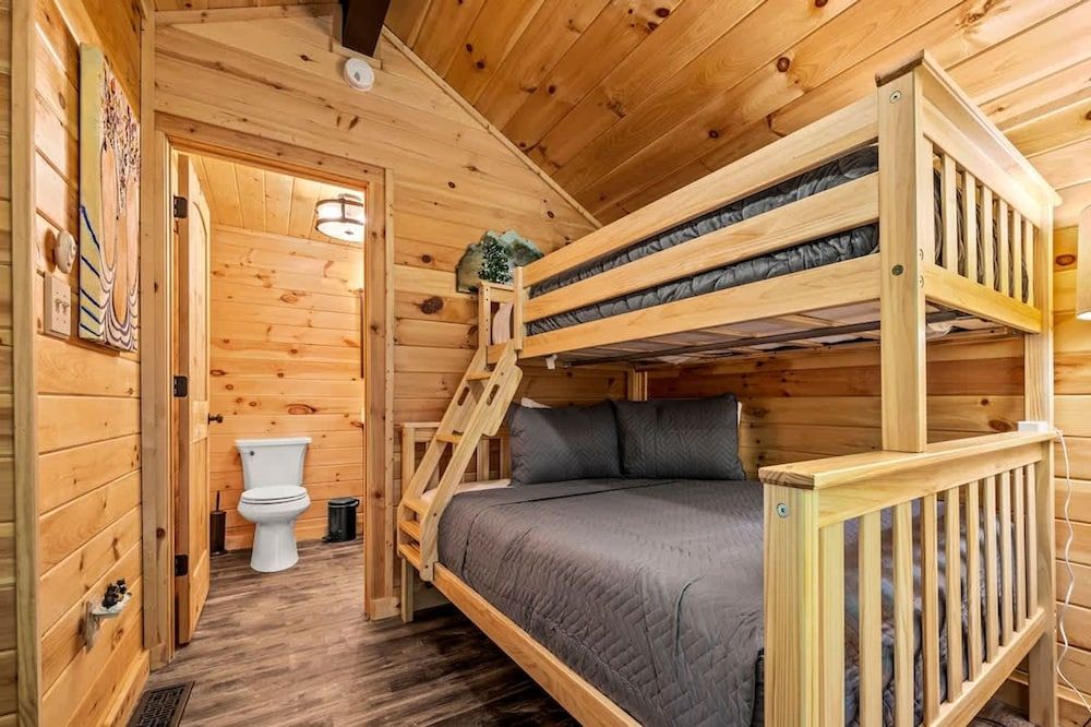 180 Views Sleeps 7 Private Hot Tub Full Kitchen Suite 5