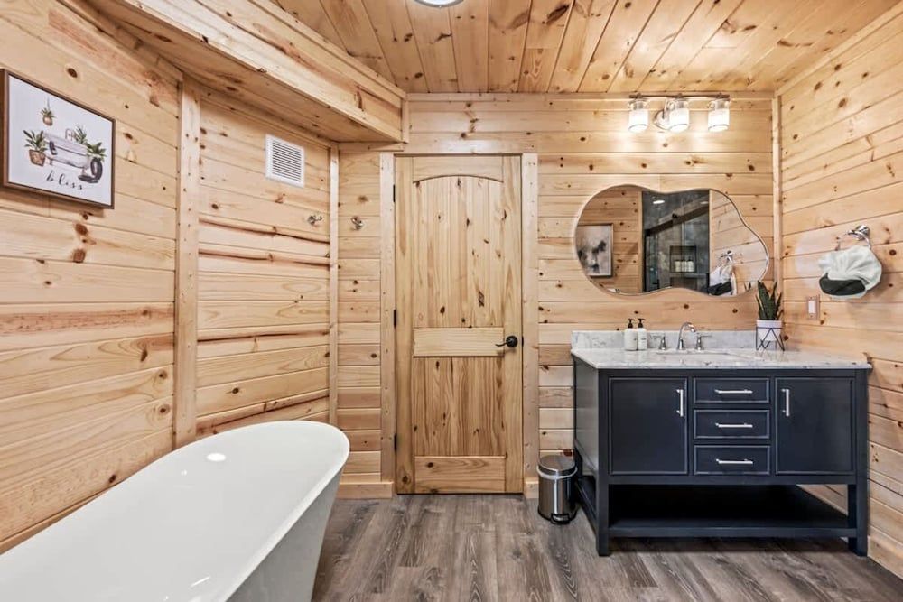 180 Views Sleeps 7 Private Hot Tub Full Kitchen Suite 16