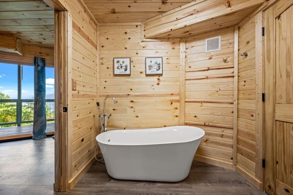 180 Views Sleeps 7 Private Hot Tub Full Kitchen Suite 20