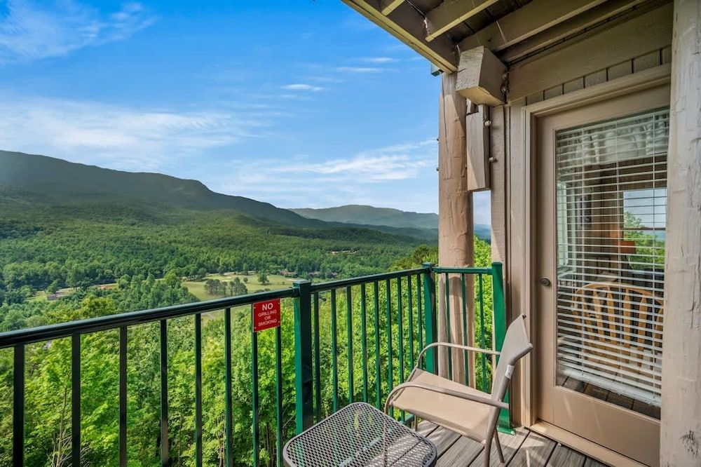 Sleeps 6 Indoor Pool Hot Tub Mountain Views Apartment 26