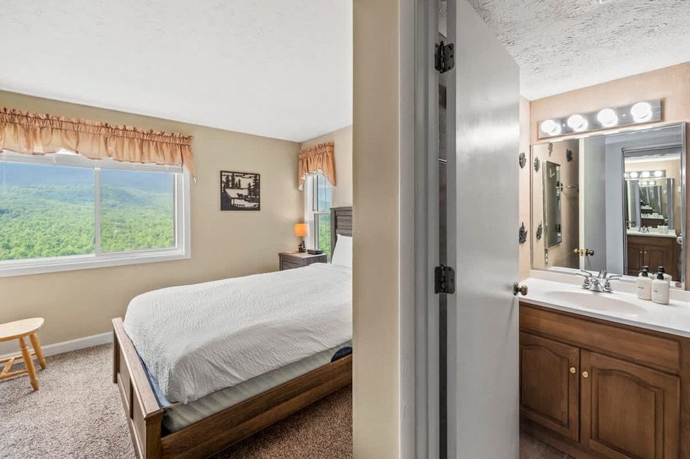 Sleeps 6 Indoor Pool Hot Tub Mountain Views Apartment 19