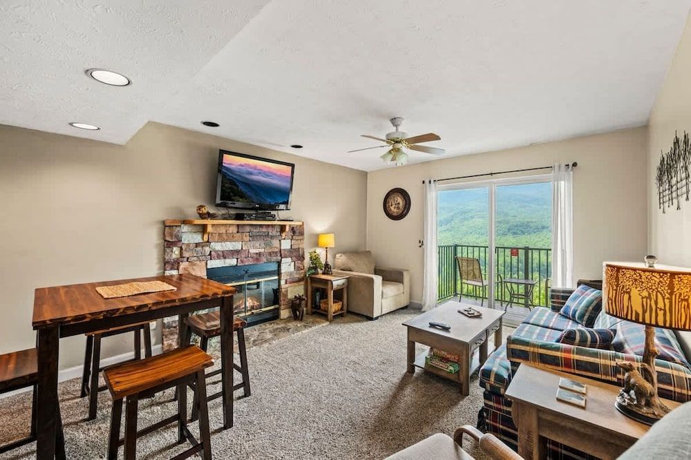 Sleeps 6 Indoor Pool Hot Tub Mountain Views Apartment 9