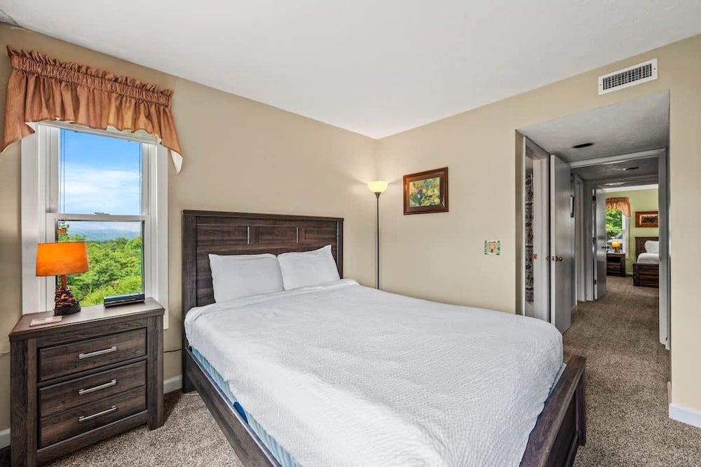 Sleeps 6 Indoor Pool Hot Tub Mountain Views Apartment 14