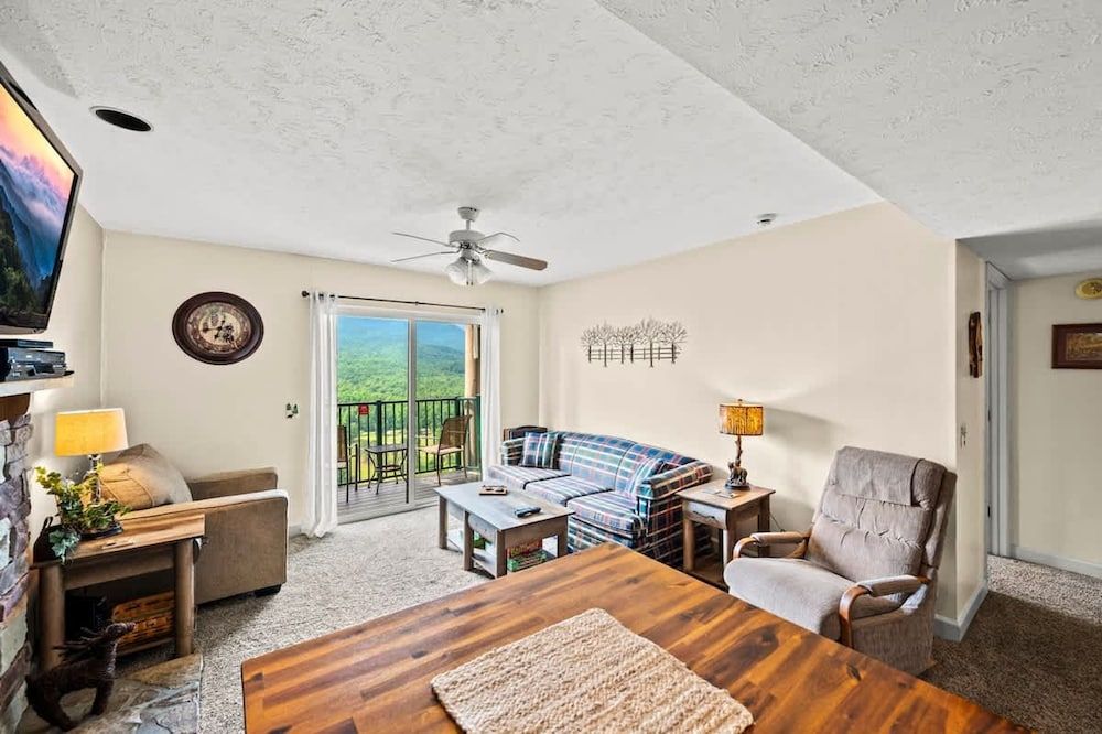 Sleeps 6 Indoor Pool Hot Tub Mountain Views Apartment 10