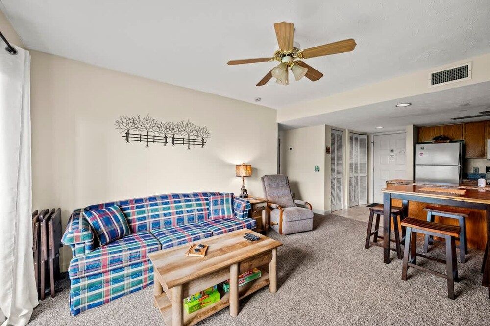 Sleeps 6 Indoor Pool Hot Tub Mountain Views Apartment 11