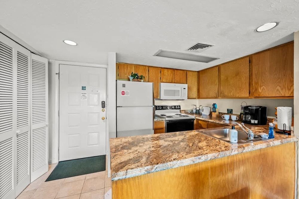 Sleeps 6 Indoor Pool Hot Tub Mountain Views Apartment 5