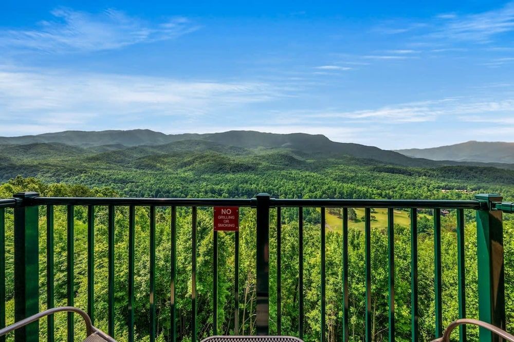 Sleeps 6 Indoor Pool Hot Tub Mountain Views Apartment 28