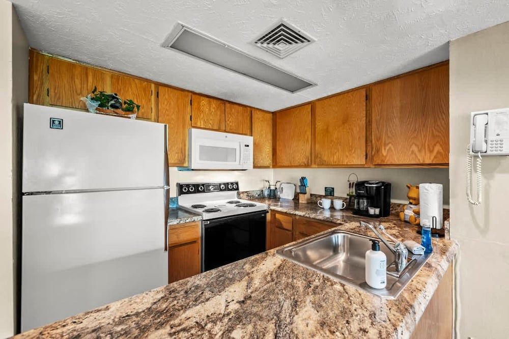 Sleeps 6 Indoor Pool Hot Tub Mountain Views Apartment 6