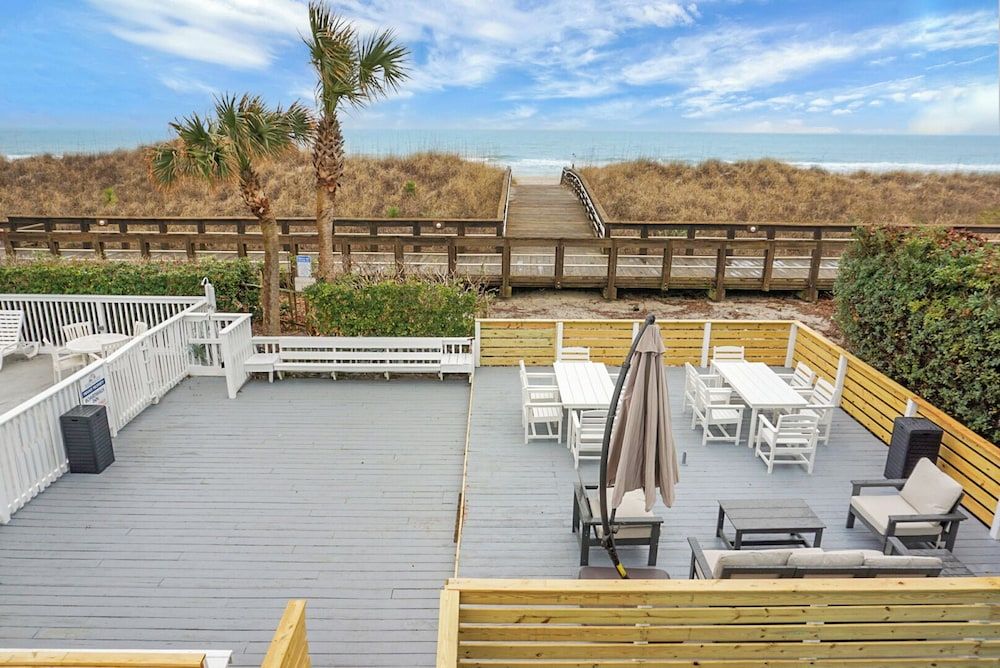 Boardwalk Inn Comfort Studio Suite, 2 Queen Beds, Partial Ocean View, Beachfront 9