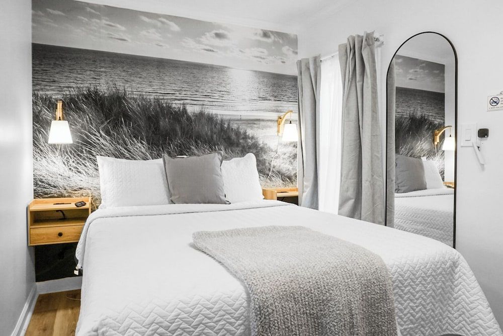 Boardwalk Inn Economy Single Room 4