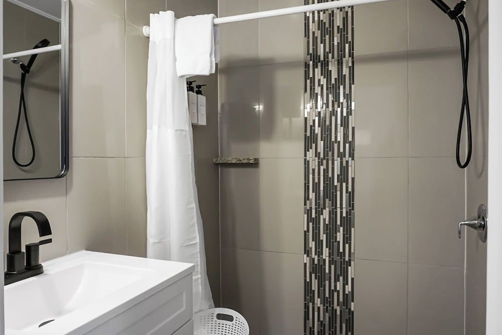 Boardwalk Inn Comfort Studio Suite, 2 Queen Beds, Partial Ocean View, Beachfront 12