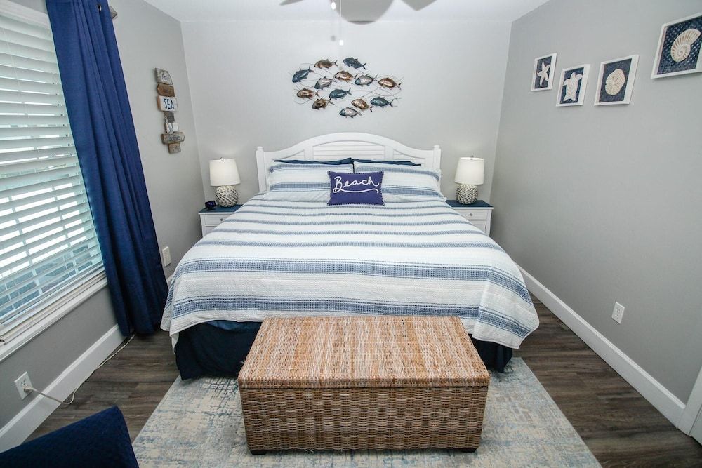 Condo, 1 King Bed with Sofa bed (Colony Beach Club 233)