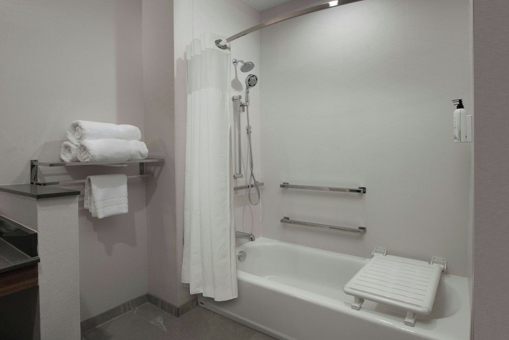 Fairfield by Marriott Inn & Suites DeSoto Dallas South Standard Room, 1 King Bed 6