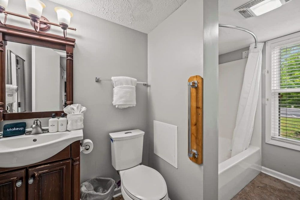 Mountain Views Indoor Pool Hot Tub Sleeps 4 Apartment 13