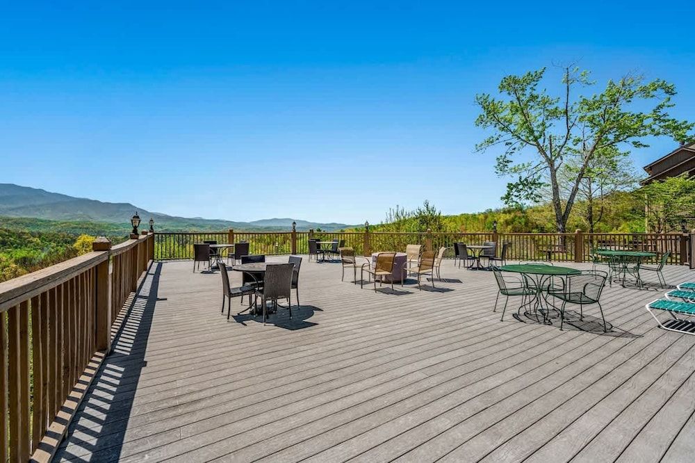 Mountain Views Indoor Pool Hot Tub Sleeps 4 Apartment 31