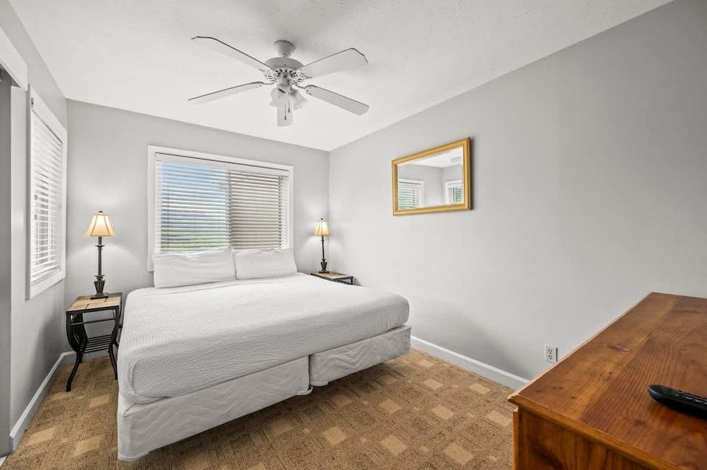 Mountain Views Indoor Pool Hot Tub Sleeps 4 Apartment 8