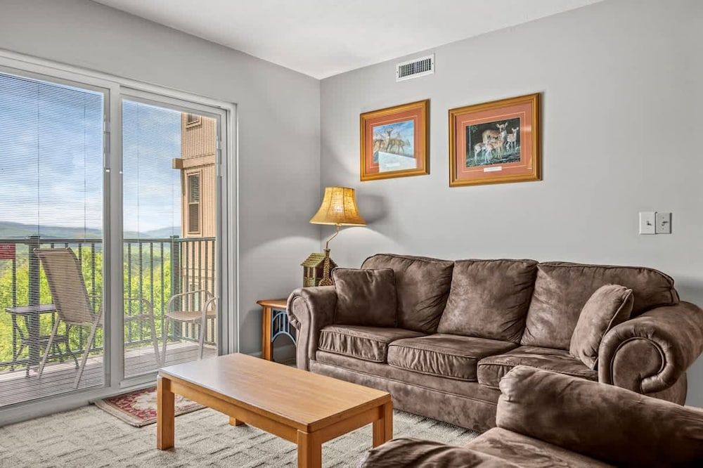 Mountain Views Indoor Pool Hot Tub Sleeps 4 Apartment 4