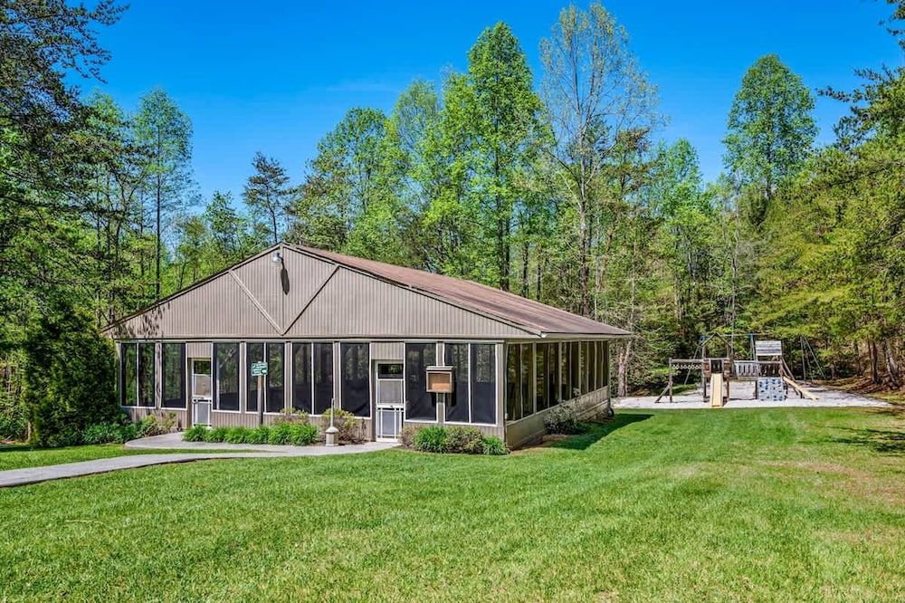 Mountain Views Indoor Pool Hot Tub Sleeps 4 Apartment 17