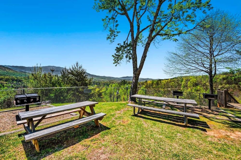 Mountain Views Indoor Pool Hot Tub Sleeps 4 Apartment 25