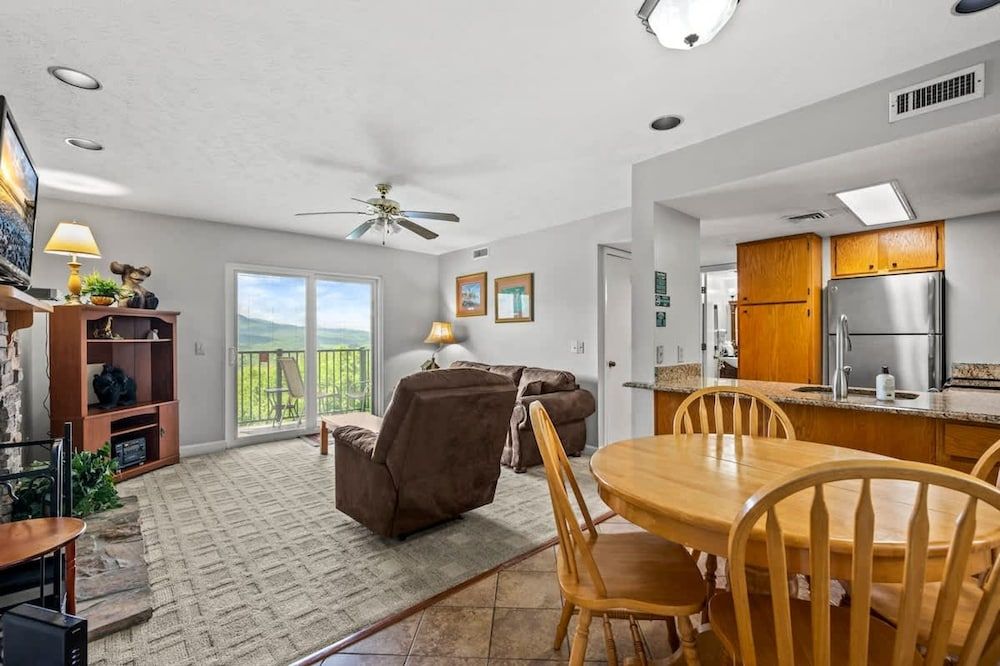 Mountain Views Indoor Pool Hot Tub Sleeps 4