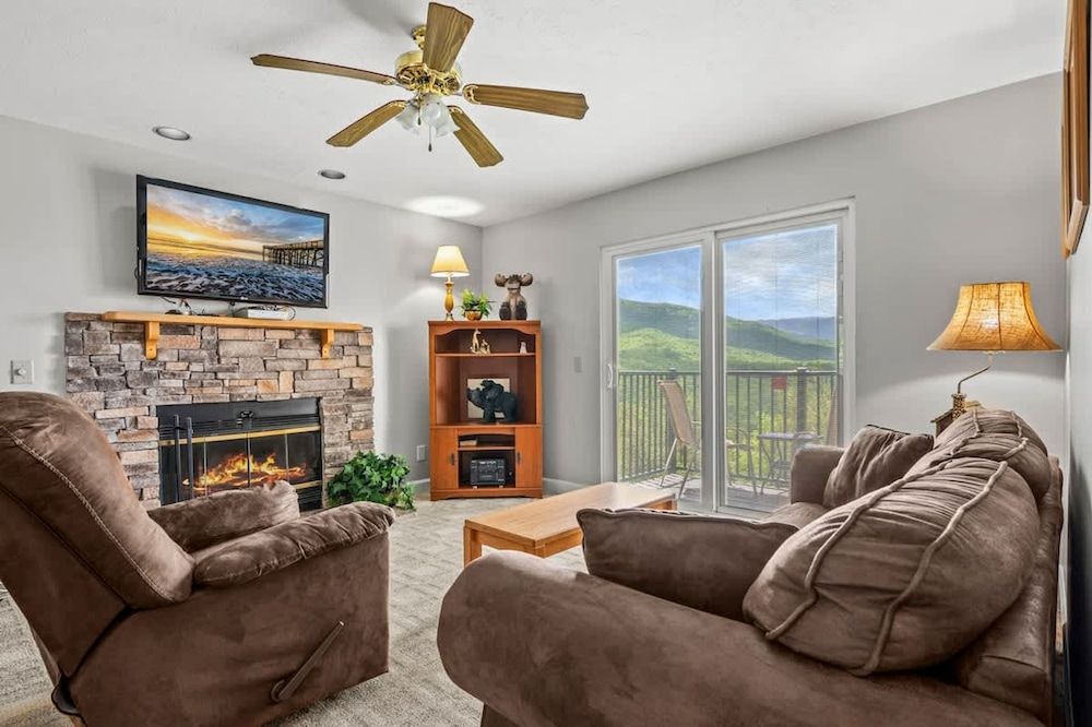 Mountain Views Indoor Pool Hot Tub Sleeps 4 Apartment 6