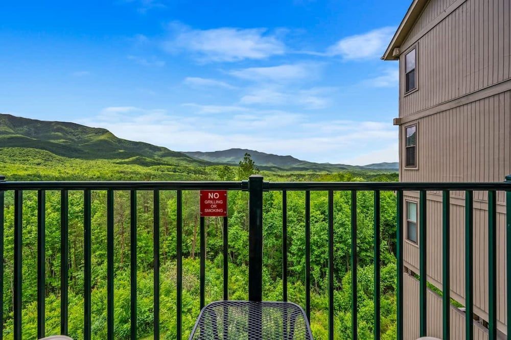 Mountain Views Indoor Pool Hot Tub Sleeps 4 Apartment 15