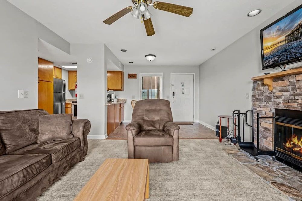 Mountain Views Indoor Pool Hot Tub Sleeps 4 Apartment 7