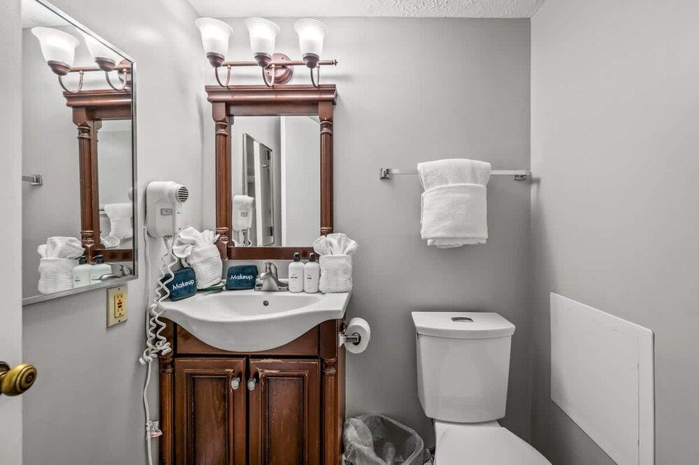 Mountain Views Indoor Pool Hot Tub Sleeps 4 Apartment 12