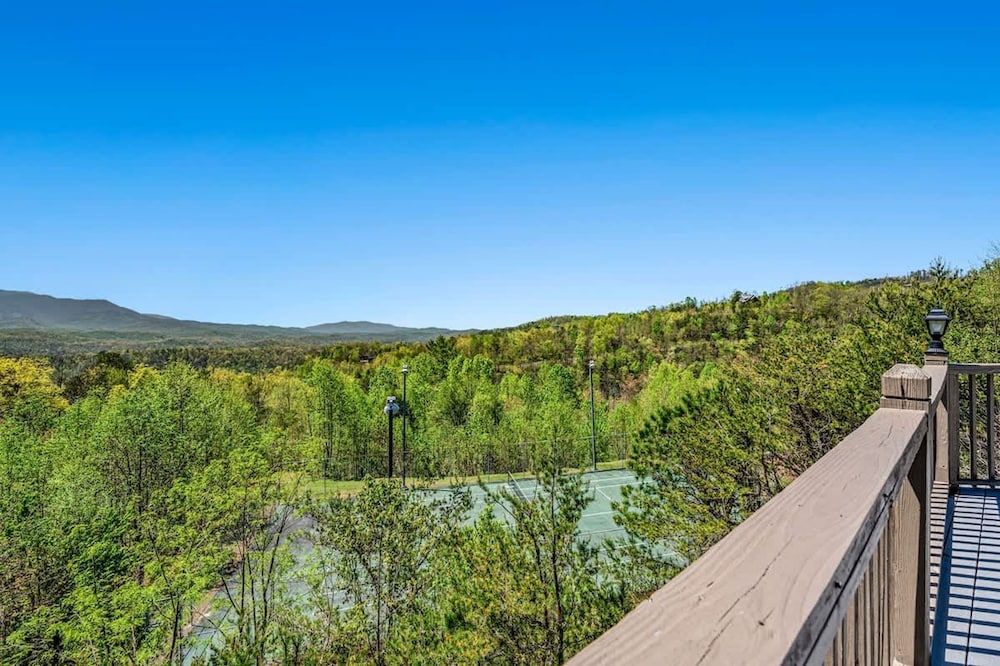 Mountain Views Indoor Pool Hot Tub Sleeps 4 Apartment 35