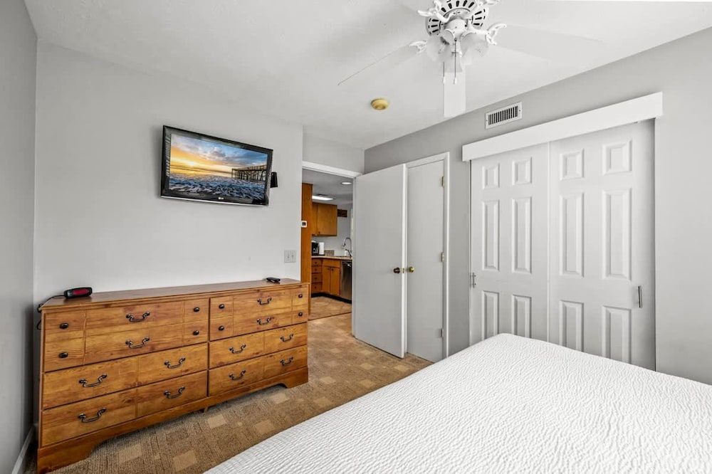 Mountain Views Indoor Pool Hot Tub Sleeps 4 Apartment 11