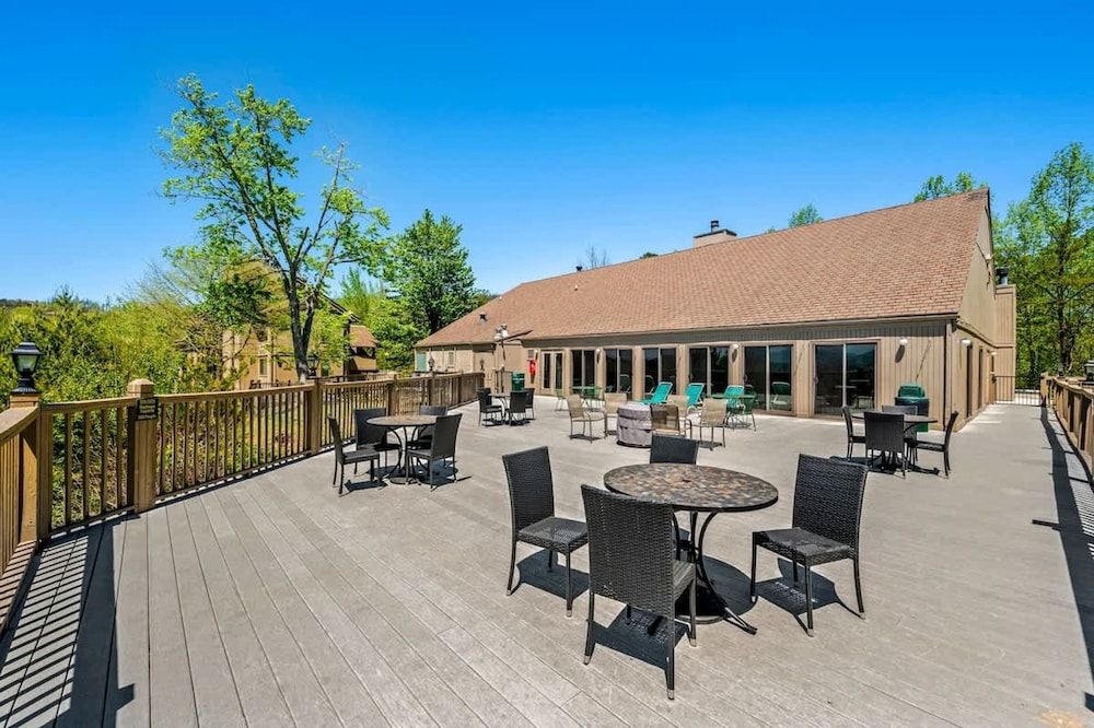 Mountain Views Indoor Pool Hot Tub Sleeps 4 Apartment 32