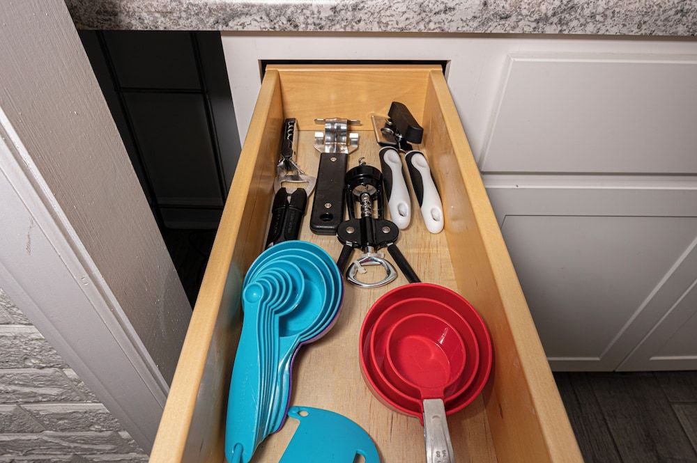 Exec Suite King Bed Hot Tub Gym Laundry Studio 3