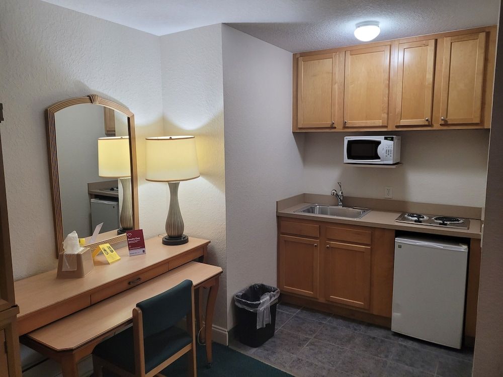 Queens Lodge Motel Deluxe Studio, Smoking 4