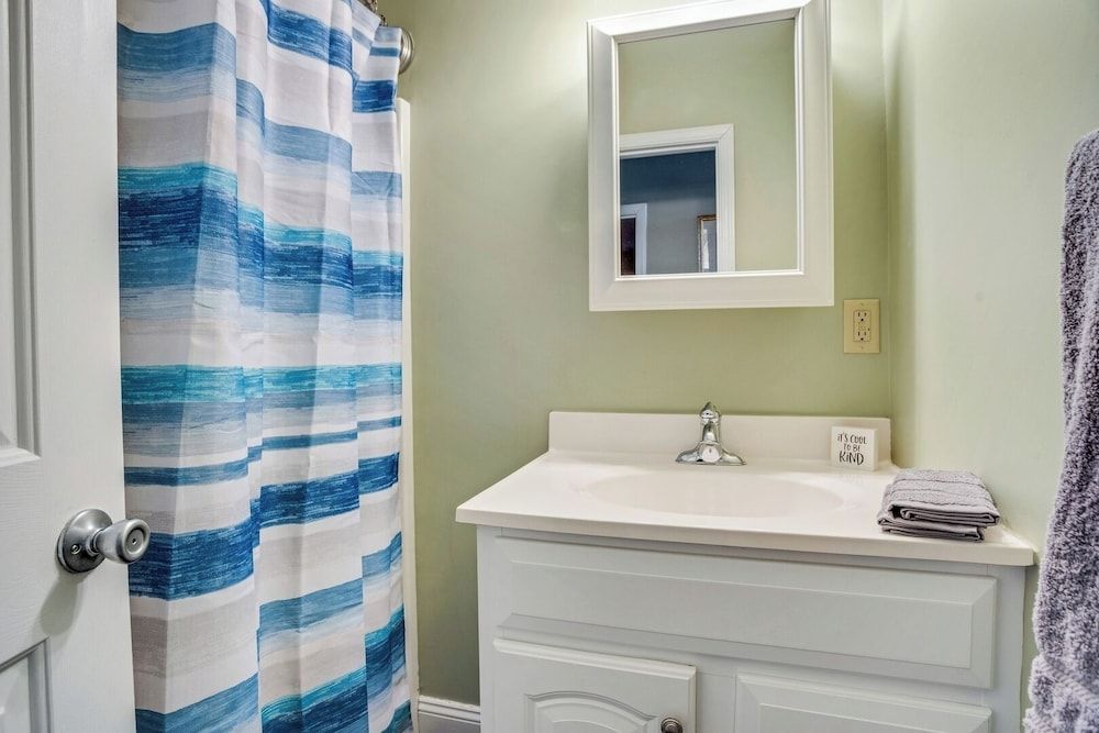 Lux Apartment With Lake Views: Privacy and Wi-fi Studio (1 Bedroom) 12